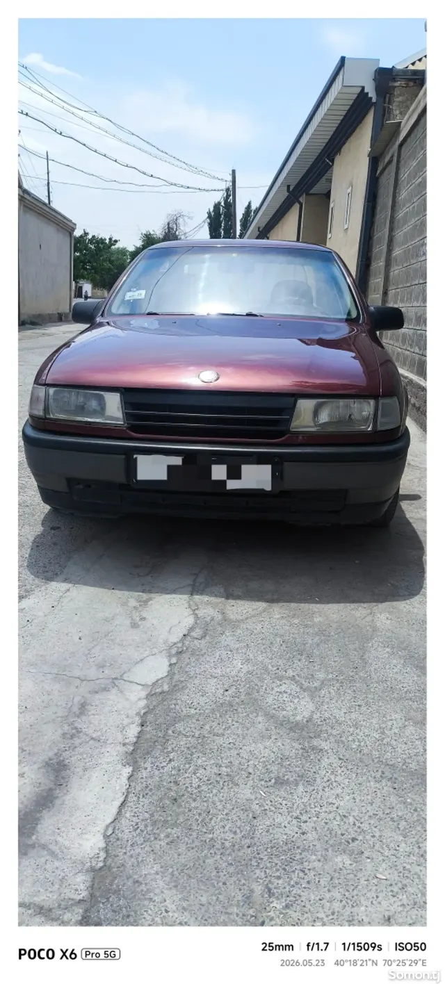 Opel Vectra A 1991 · 1.6 MT