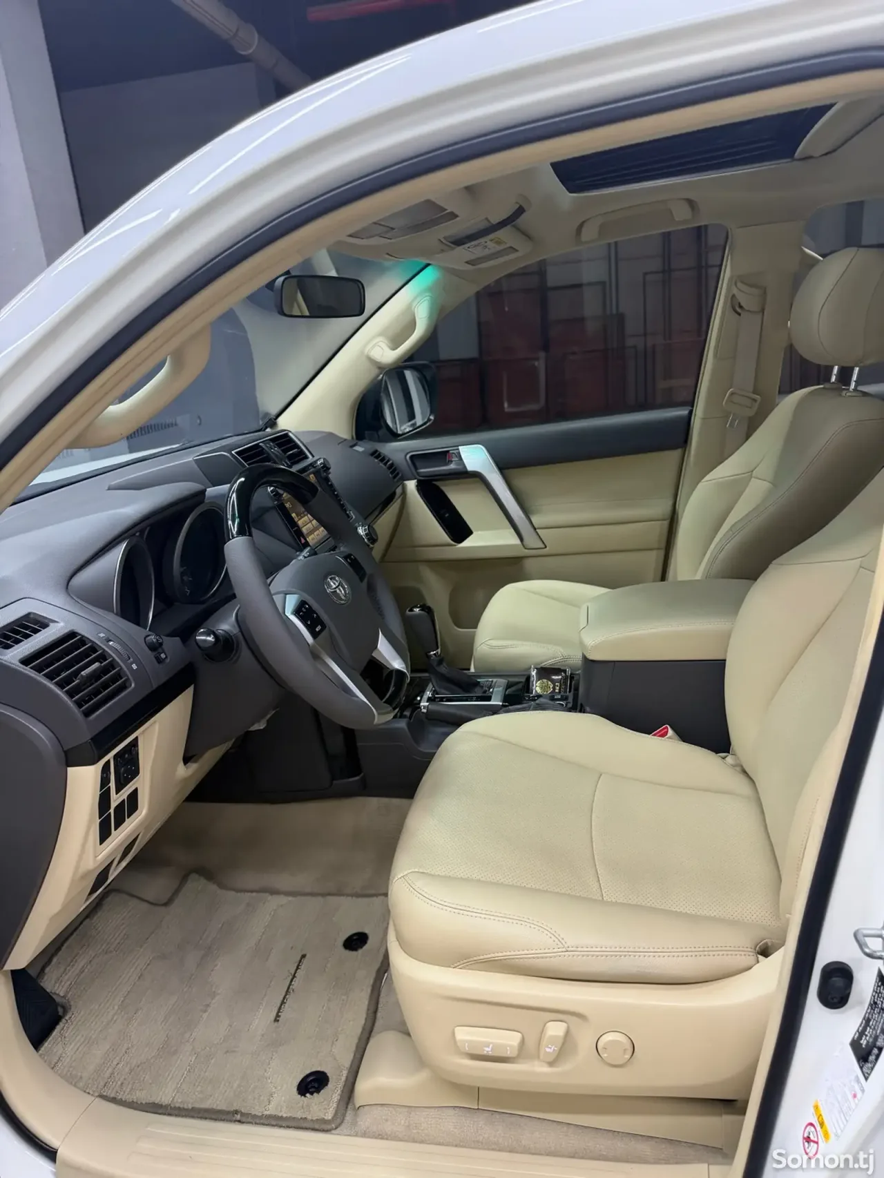 Toyota Land Cruiser Prado 2015 · 4.0 AT