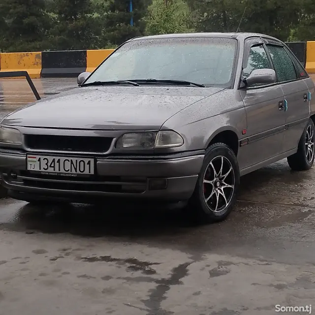 Opel Astra F 1993 · 1.6 MT