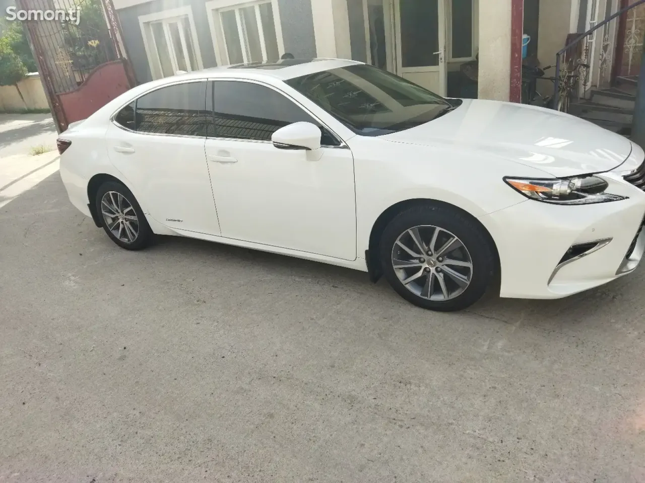 Lexus ES series 2016 · 3.0 AT