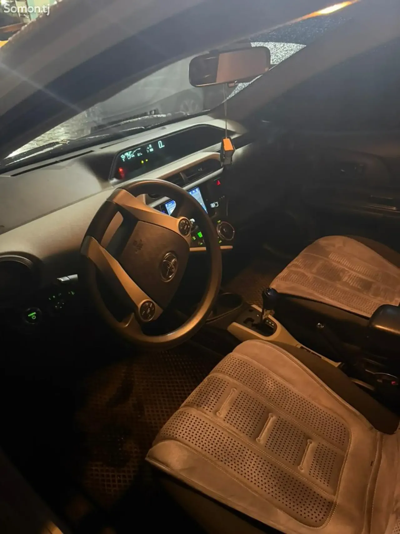 Toyota Aqua 2014 · 1.5 AT