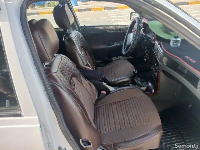 Daewoo Nexia 1995 · 1.6 MT