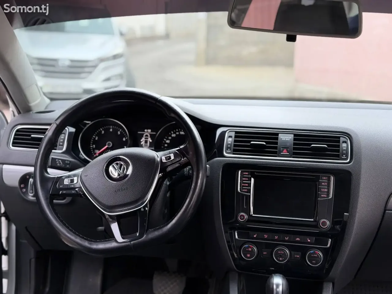 Volkswagen Jetta 2017 · 1.8 AT