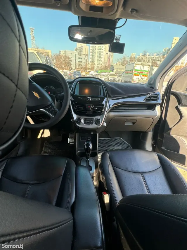 Chevrolet Spark 2015 · 1.0 AT