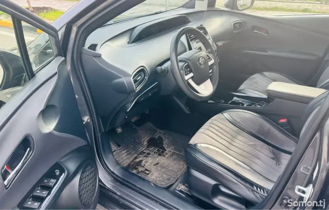Toyota Prius 2016 · 1.8 AT