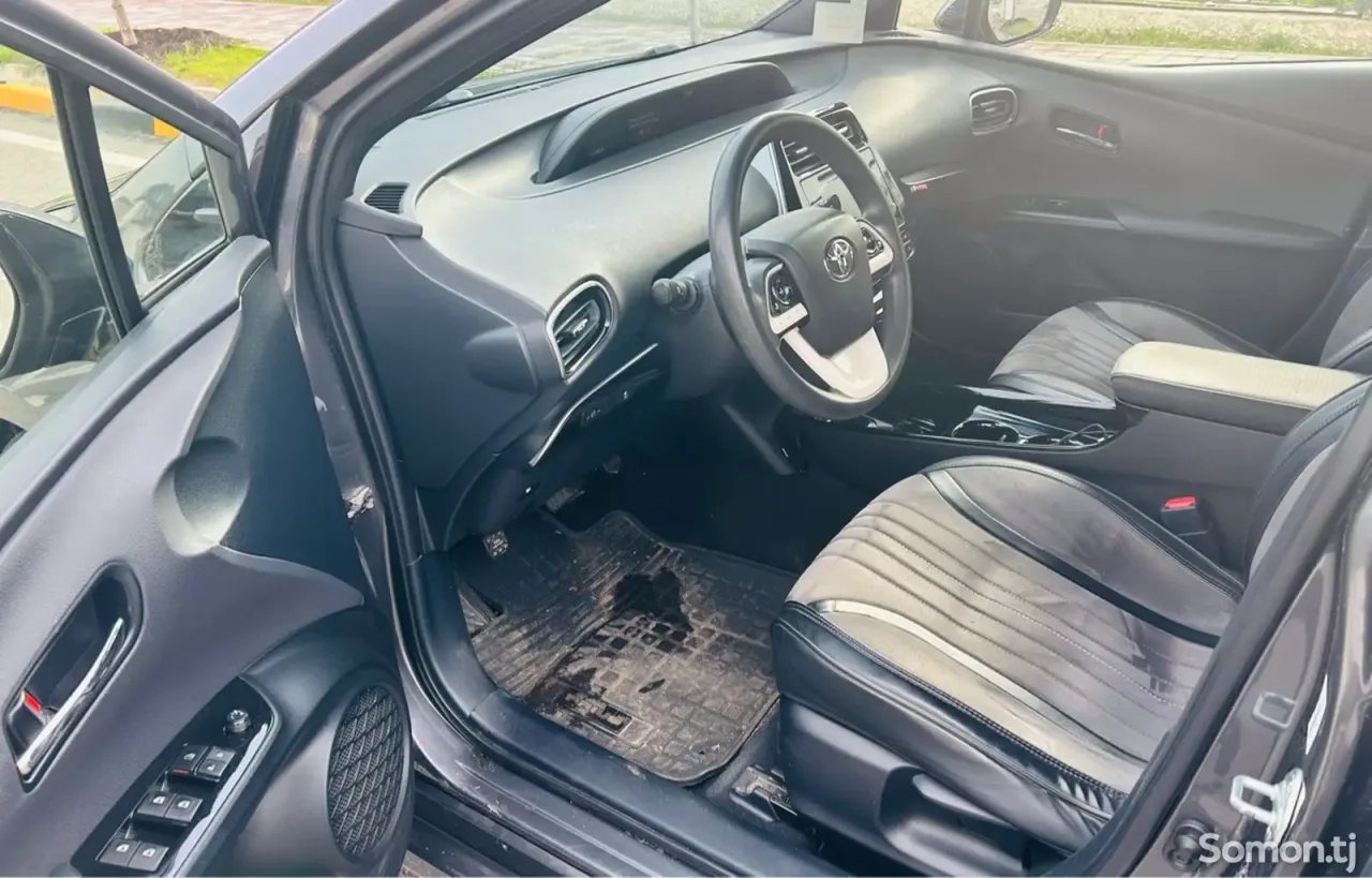 Toyota Prius 2016 · 1.8 AT
