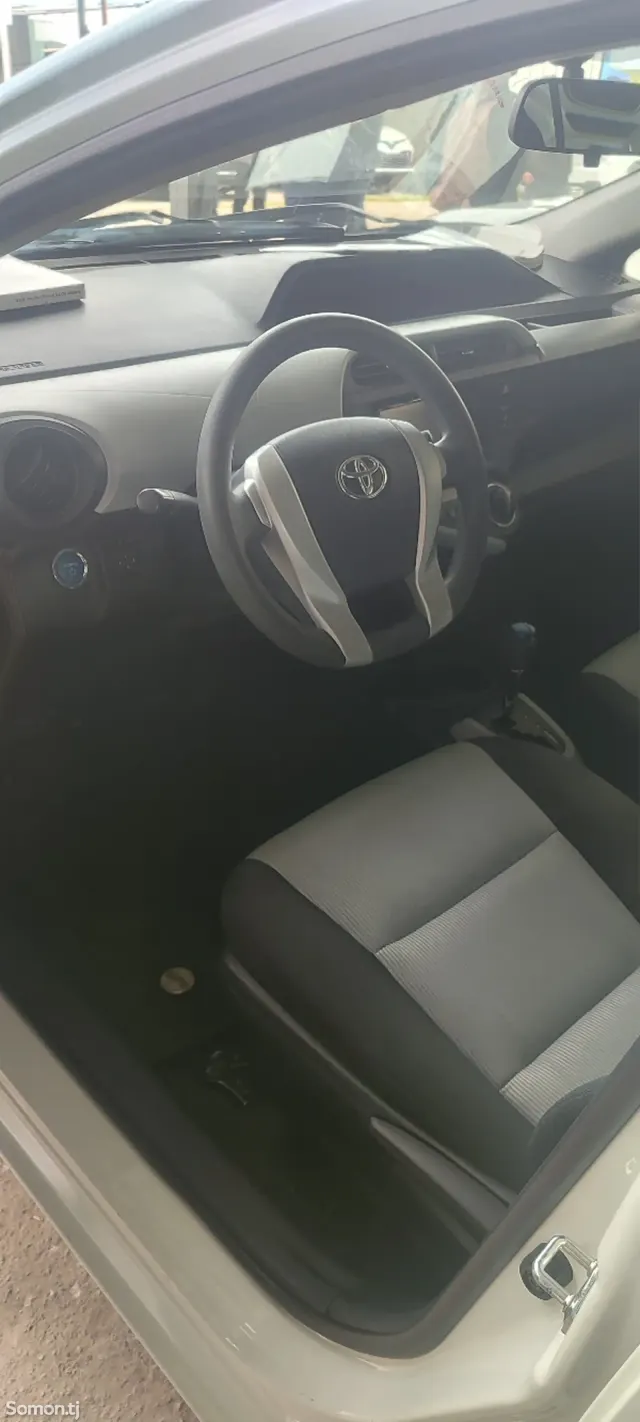 Toyota Aqua 2014 · 1.5 AT