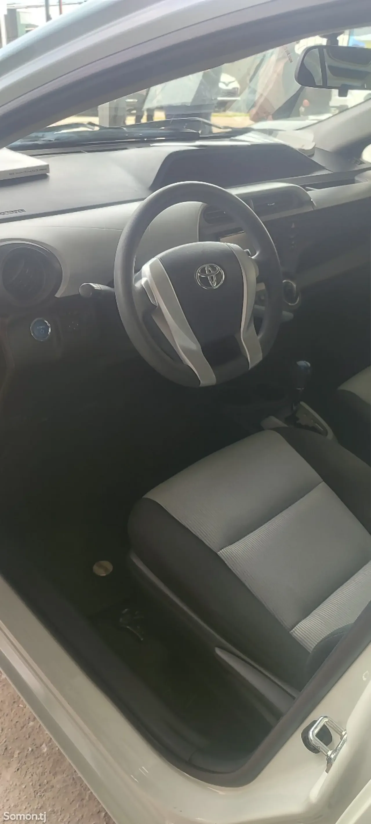 Toyota Aqua 2014 · 1.5 AT