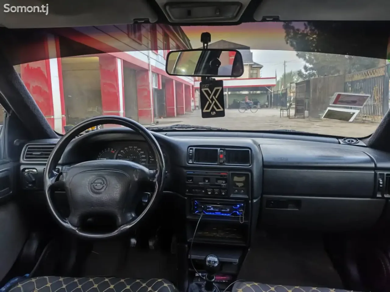 Opel Vectra A 1995 · 1.6 MT