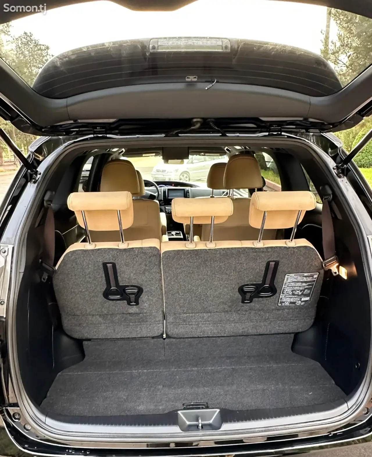 Toyota Estima 2014 · 2.4 AT