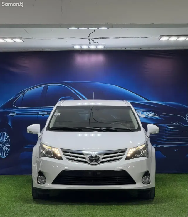Toyota Avensis Verso 2014 · 2.0 AT