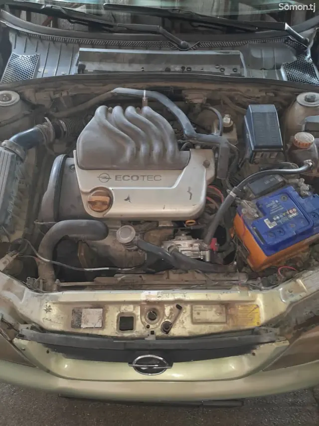 Opel Vectra B 1996 · 1.6 AT