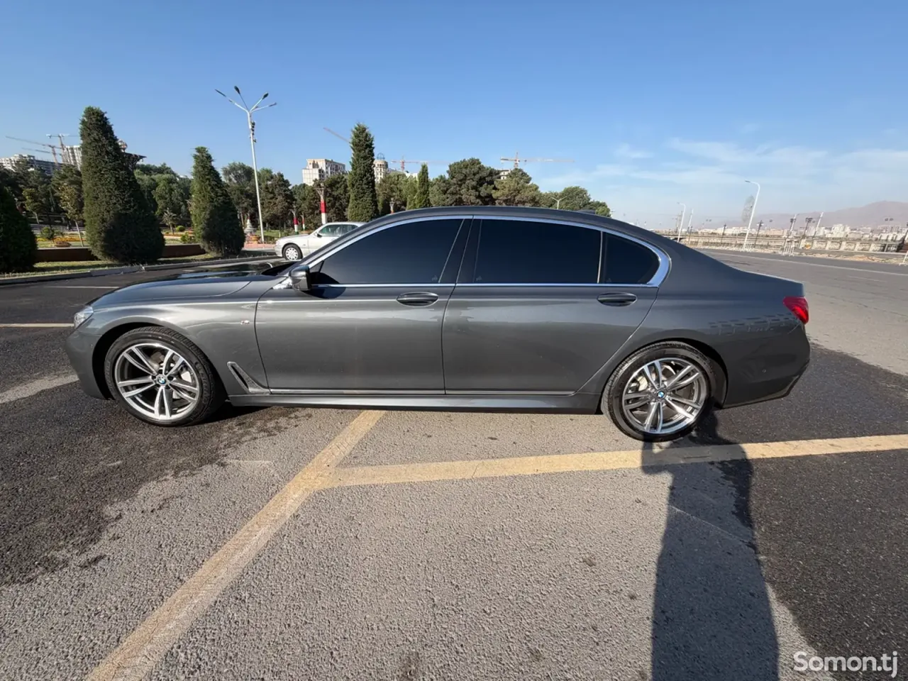 BMW 7 series 2016 · 3.5 AT