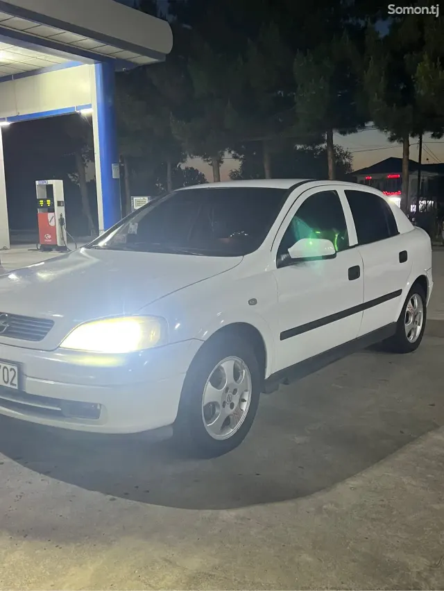 Opel Astra G 1999 · 1.6 MT