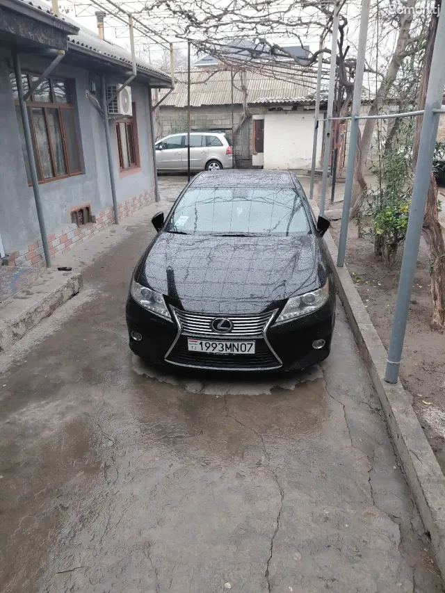Lexus ES series 2014 · AT