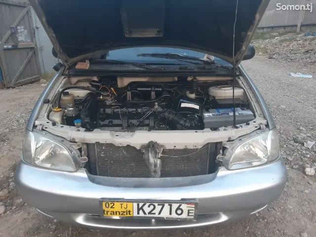 Kia Carnival 2000 · 2.5 MT