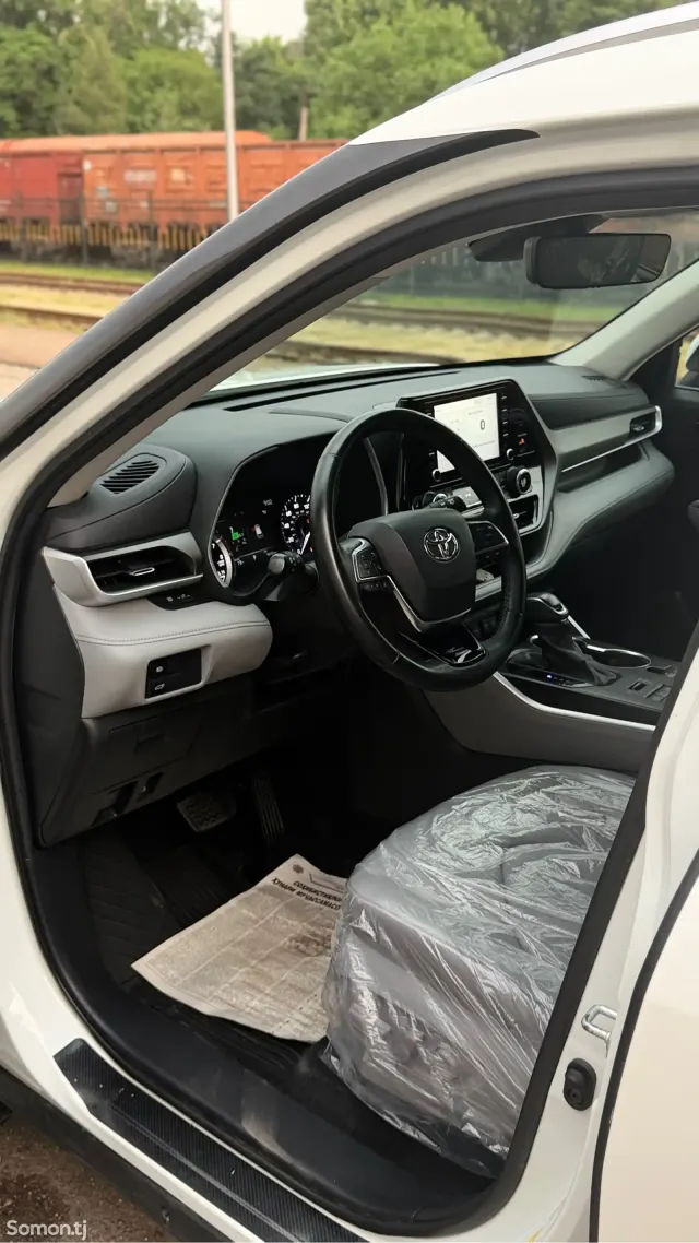 Toyota Highlander 2021 · 3.5 AT