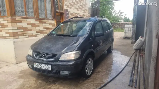 Opel Zafira 1999 · 1.6 MT