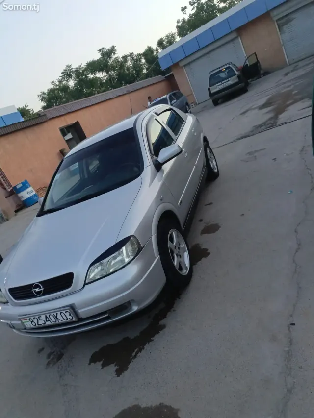 Opel Astra G 1999 · 1.6 MT