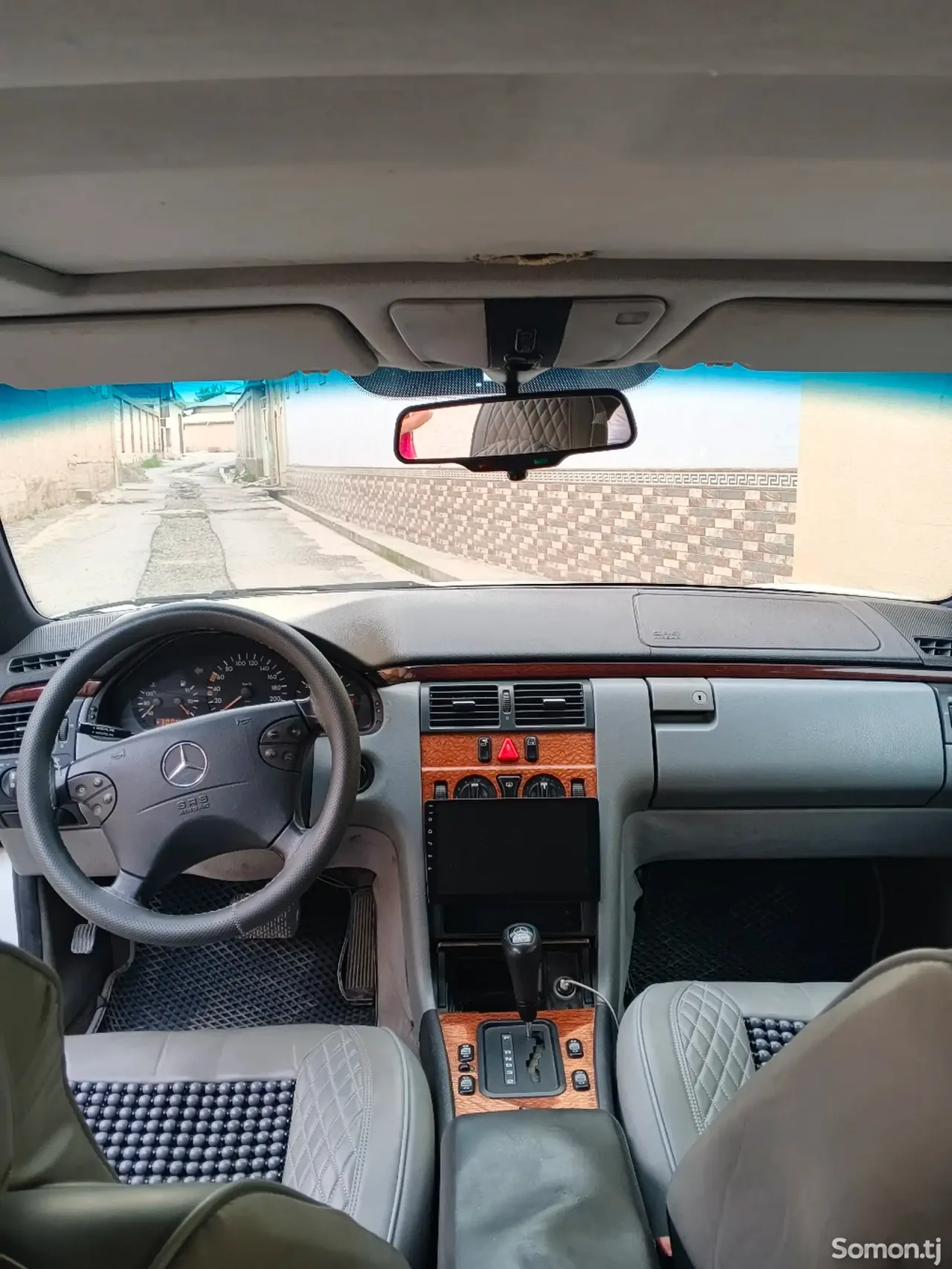 Mercedes-Benz E class 1996 · 2.2 AT