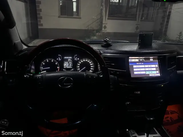 Lexus LX series 2015 · 5.7 AT