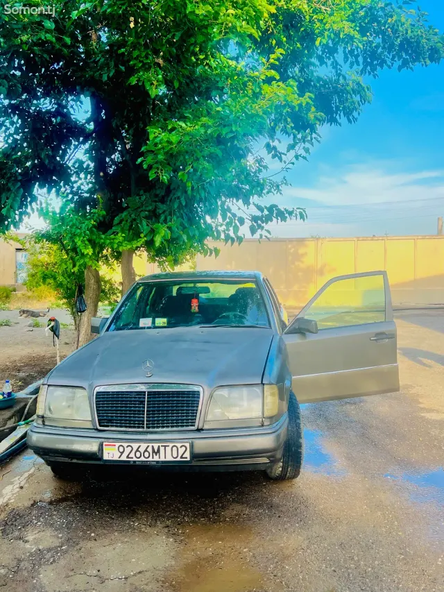 Mercedes-Benz W124 1994 · 2.2 MT