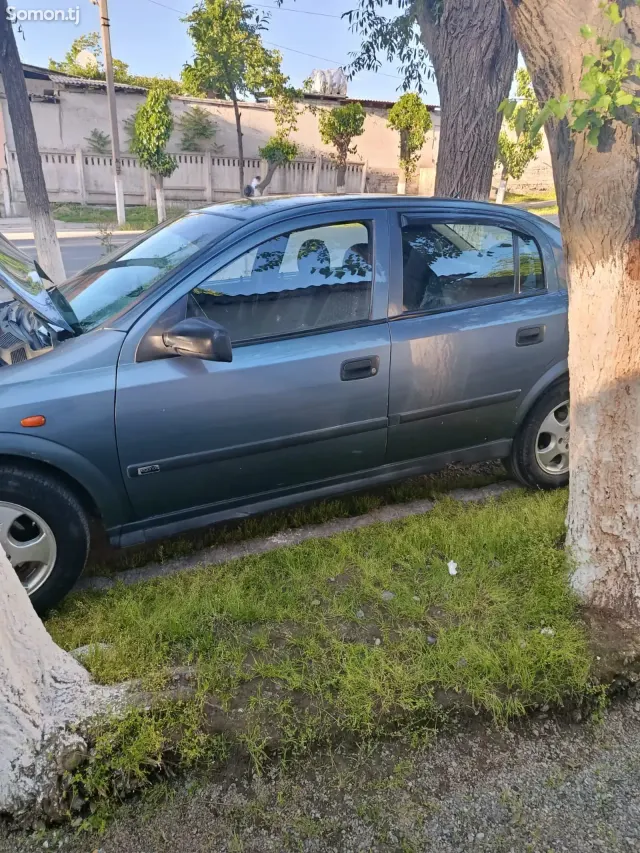 Opel Astra G 1998 · 1.6 MT