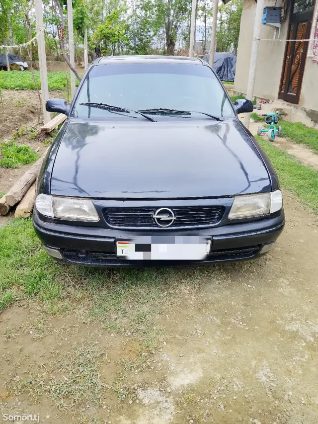 Opel Astra F 1995 · 1.6 MT