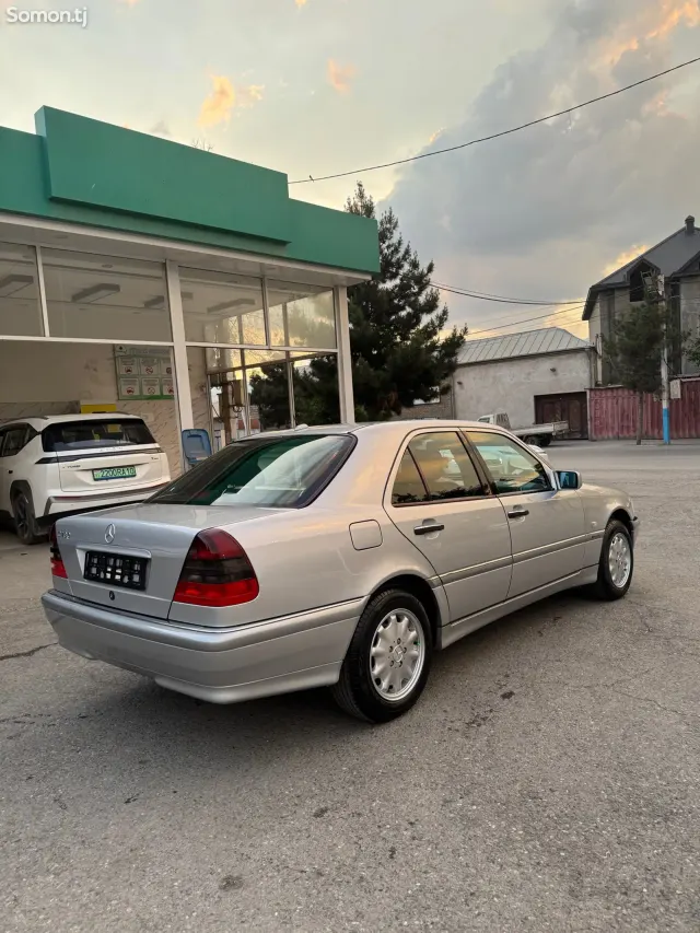 Mercedes-Benz C class 2000 · 1.8 MT