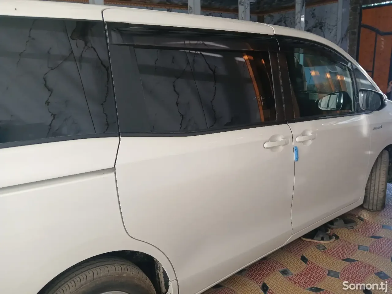 Toyota Voxy 2014 · 1.8 AT