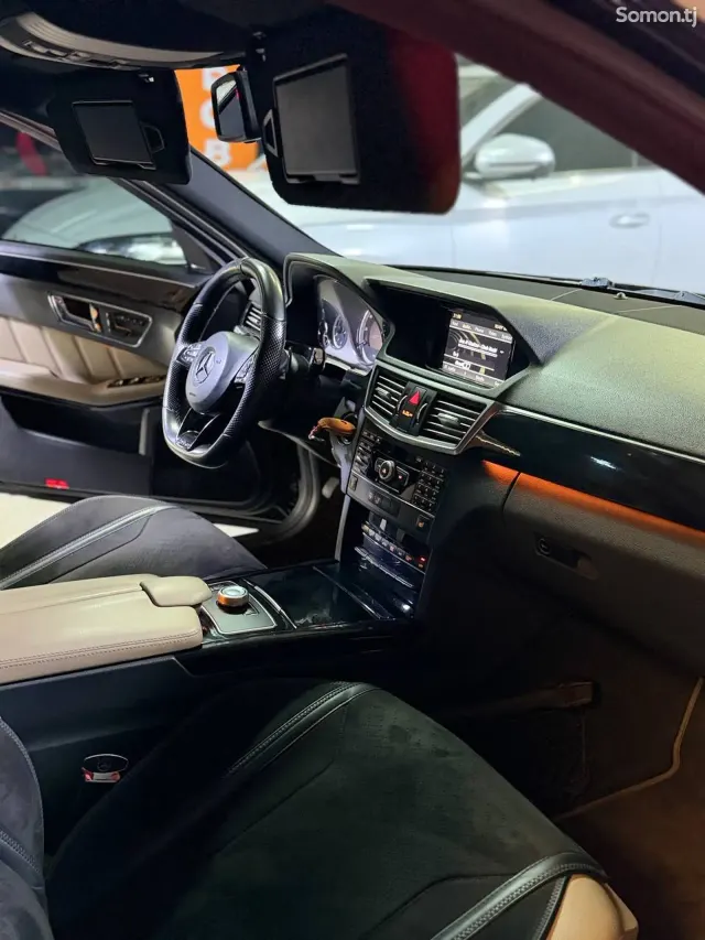 Mercedes-Benz E class 2011 · 3.5 AT