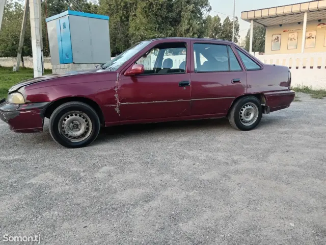 Daewoo Nexia 1995 · 1.6 MT