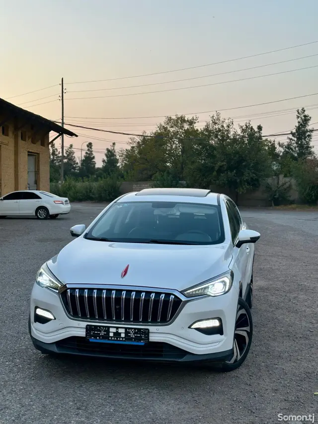 Hongqi E-HS3 2019 · AT