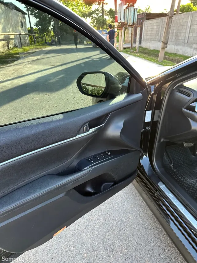 Toyota Camry 2017 · 2.5 AT