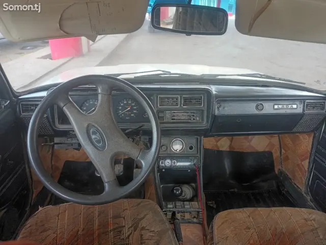 Lada (ВАЗ) 2107 1985 · 3.0 MT