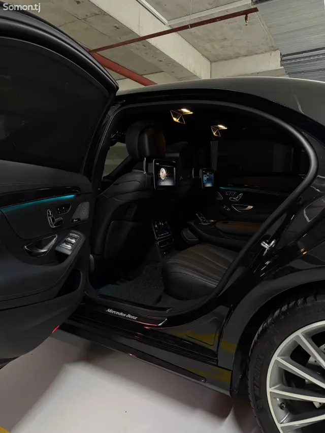 Mercedes-Benz S class 2018 · 4.5 AT