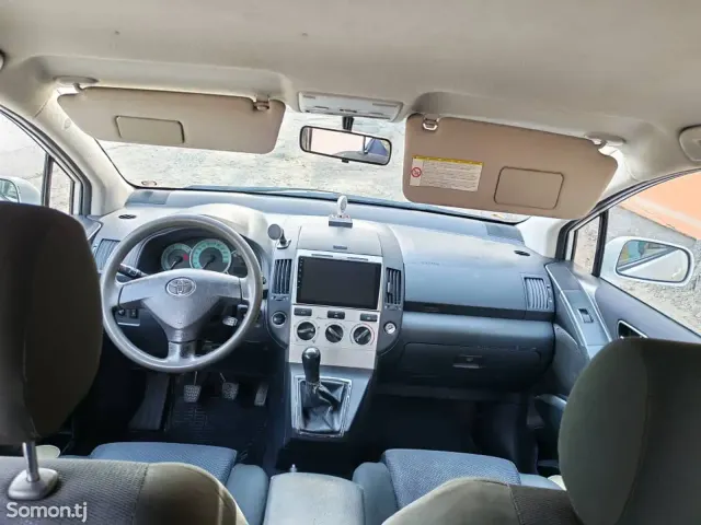 Toyota Corolla Verso 2007 · 2.2 MT