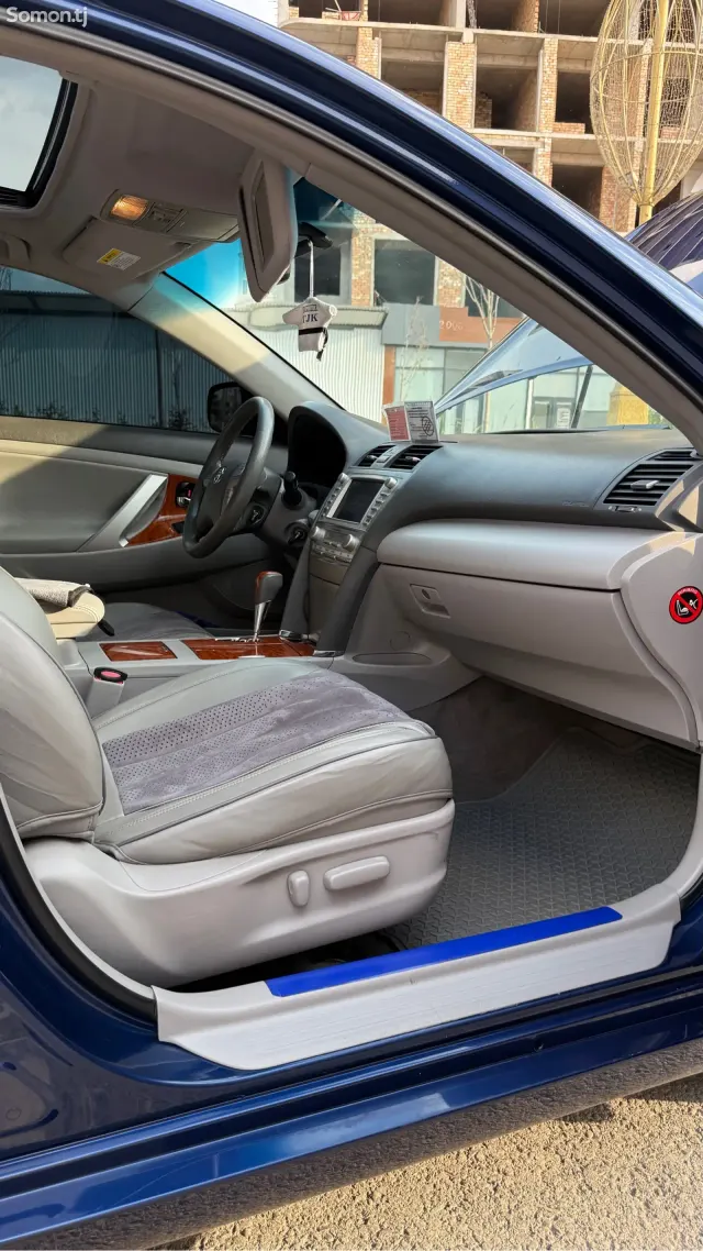Toyota Camry 2011 · 2.5 AT
