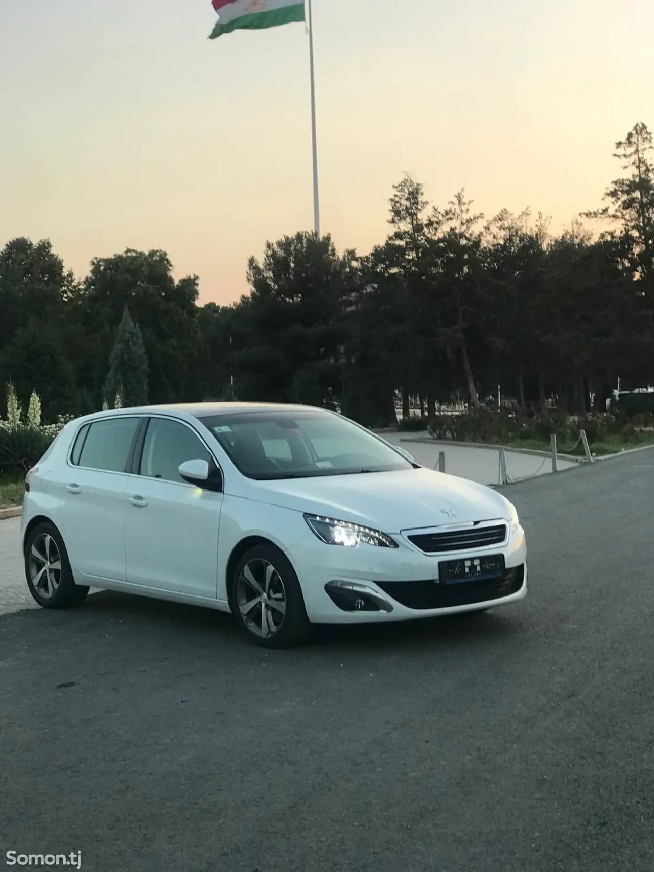 Peugeot 308 2015 · 1.6 AT