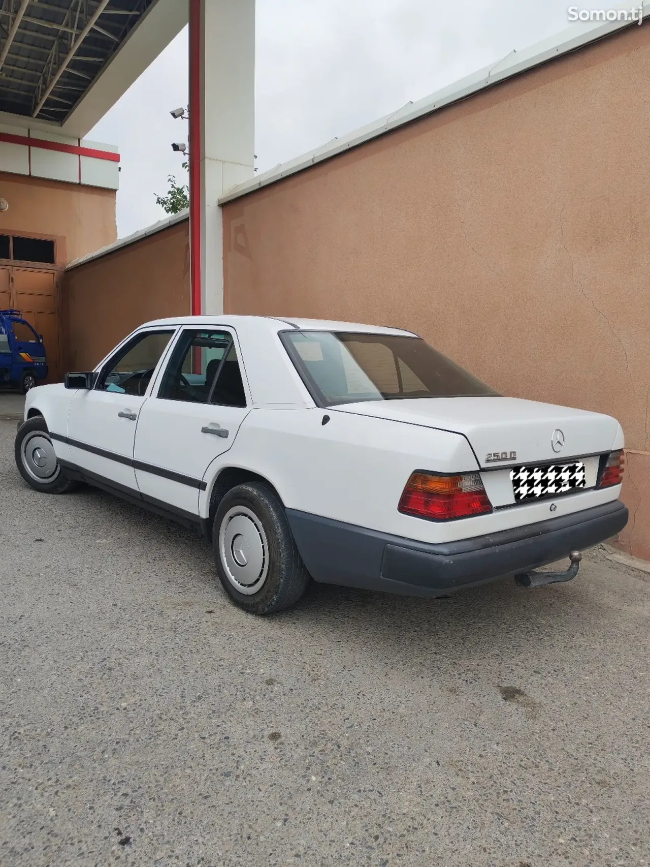 Mercedes-Benz W124 1988 · 2.5 MT