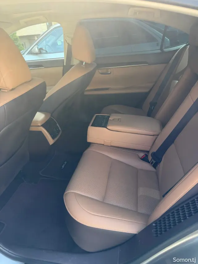 Lexus ES series 2016 · 3.0 AT