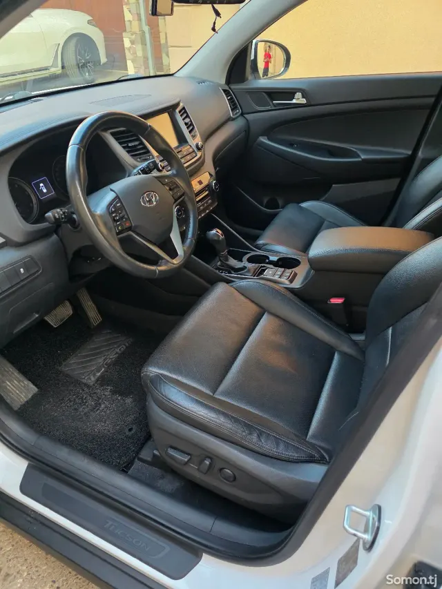 Hyundai Tucson 2015 · 2.0 AT