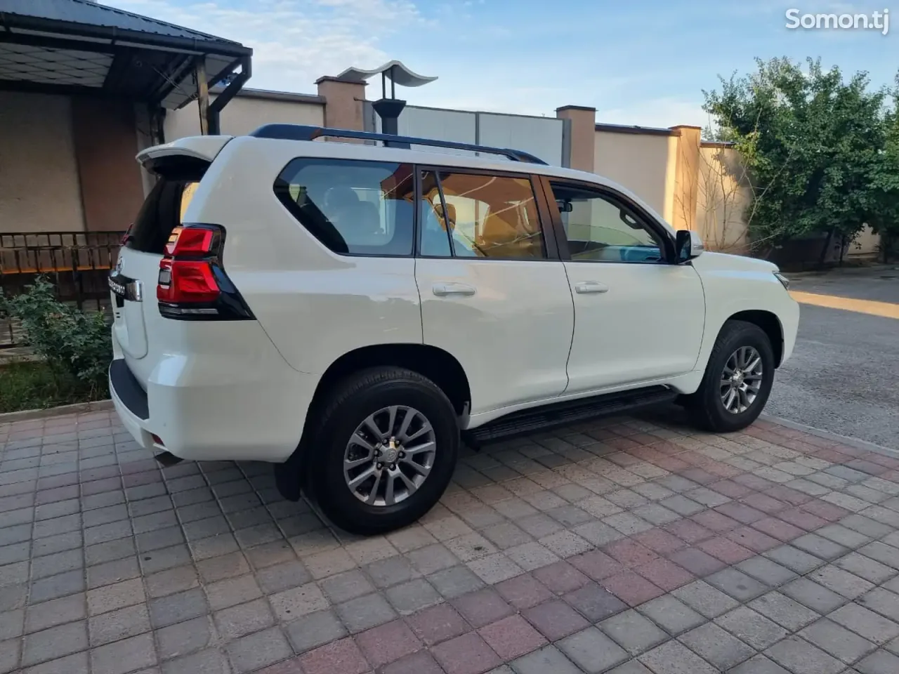 Toyota Land Cruiser Prado 2015 · 4.0 AT