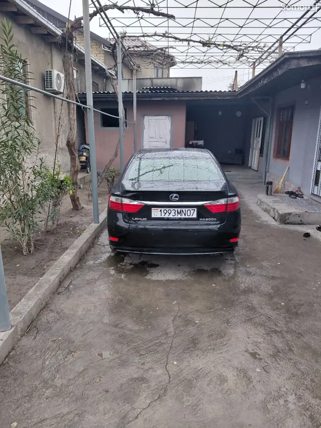 Lexus ES series 2014 · AT