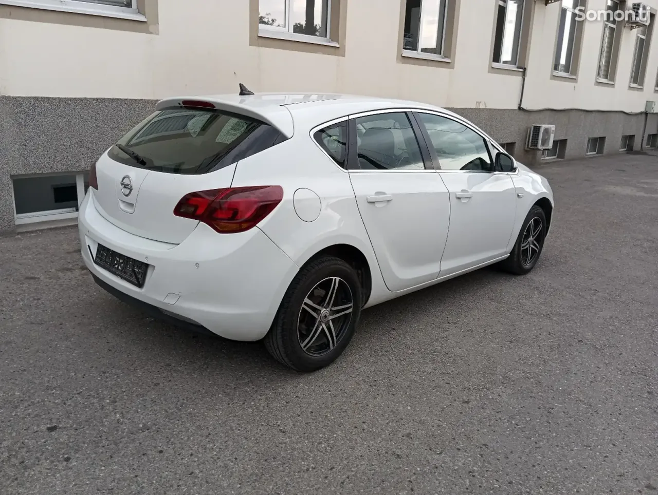 Opel Astra J 2011 · AT