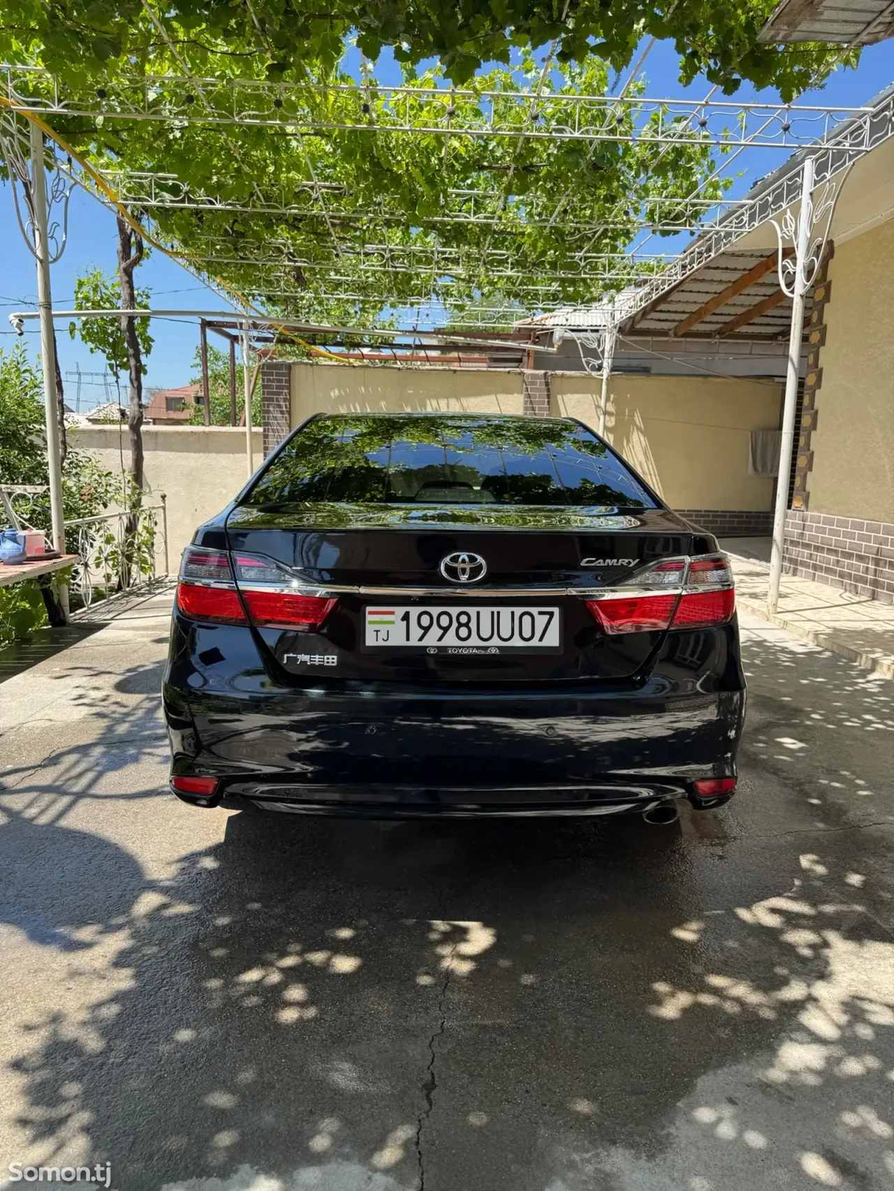 Toyota Camry 2015 · 2.0 AT