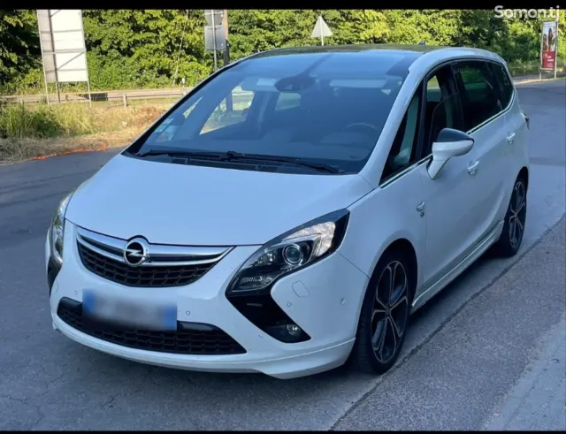 Opel Zafira 2016 · 2.0 MT
