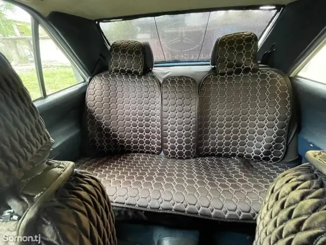 Mercedes-Benz W201 1991 · 2.0 MT