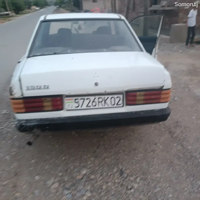Mercedes-Benz W201 1985 · 2.0 MT