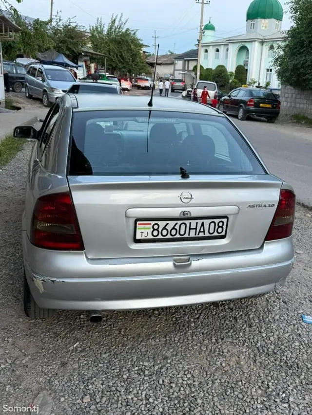 Opel Astra G 2000 · 1.6 AT